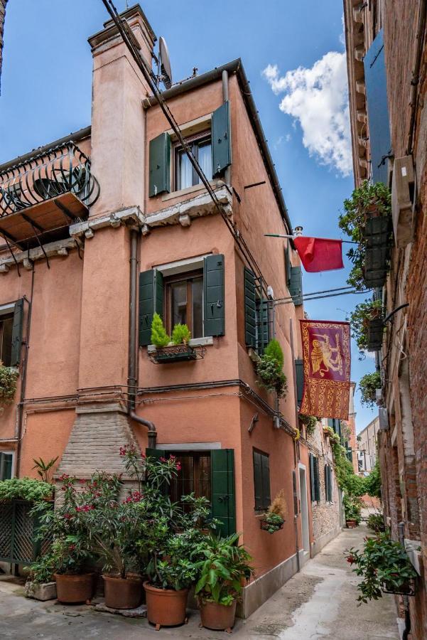 Lo Squero 1 The Secret Courtyard In Dorsoduro Apartment Venice Exterior photo