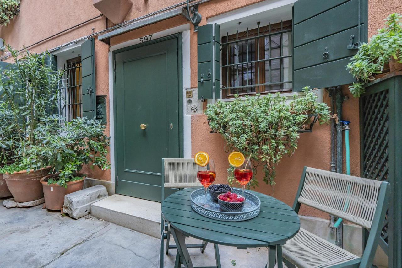 Lo Squero 1 The Secret Courtyard In Dorsoduro Apartment Venice Exterior photo